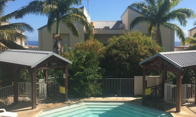 Carosse Hotel | T2 lujosos baños de Saint Gilles con hermoso jardín y piscina mí ver