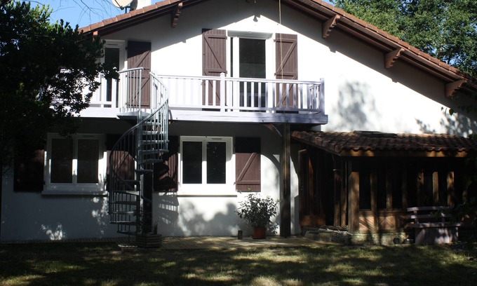 Augreilh Casa | T2 au sein d'un hectare piscine, balcon et jeux ext / base de loisirs, voie vélo