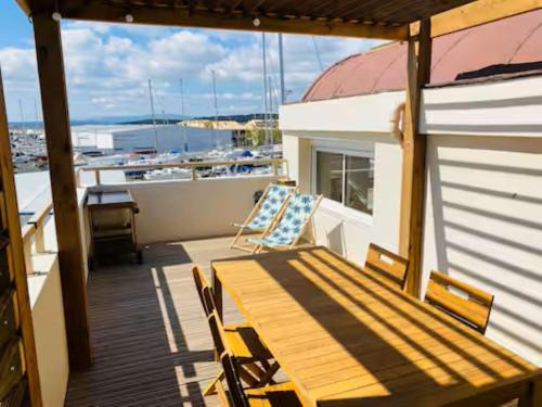 Gruissan Apartamento | T3 with large roof-top terrace, harbor view