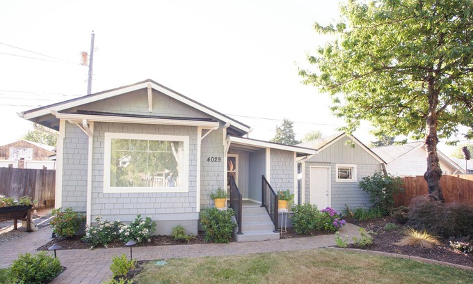 South End Casa | Tacoma Garden Home - Quiet getaway with quick access to downtown and freeways