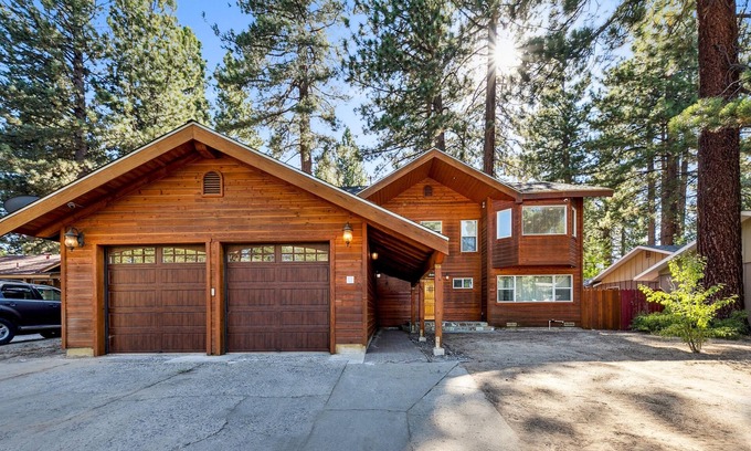 Tahoe Island Casa | Tahoe Keys Cozy Mountain Retreat 3BR, 3BA