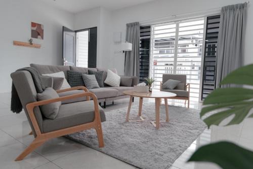 Larut Casa | Taiping Homestay 5R3B, 9mins - Zoo & Lake Garden Taiping