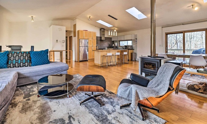 Tamiment Casa | Tamiment Home w/ Gas Grill: 4 Mi to Bushkill Falls