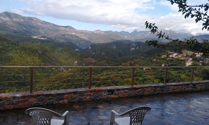 Sminos Apartamento | Taygetos' Porch: a small house with majestic view and relaxing environment