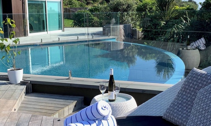 Raglan Hotel | Te Whaanga Retreat & Spa Lodge & Canvastown Luxury Glamping Tents