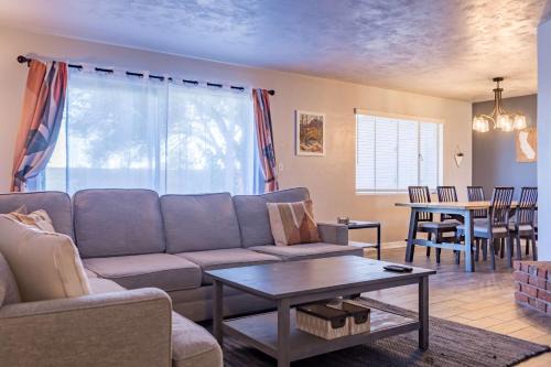 Tempe Casa | Tempe Ranch House with Fireplace Big Yard Near ASU