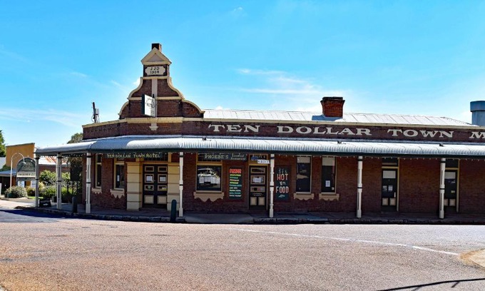 Gulgong Hotel | Ten Dollar Town Motel