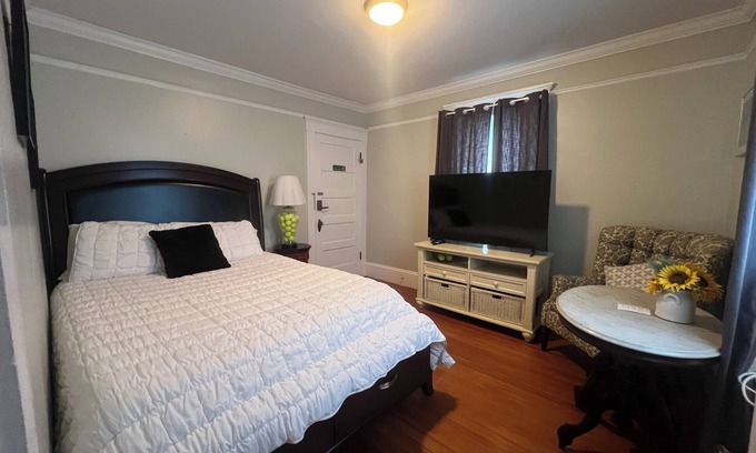 Cliff Walk Condominio | Tennis Hall of Frame 1-bedroom