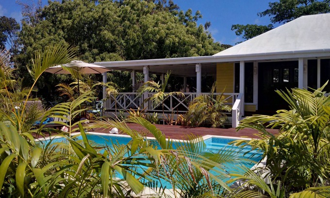 Dickenson Bay Cabaña | TERRA COTTAGE Caribbean Cottage - enorme porche cubierto y piscina privada y drivewa