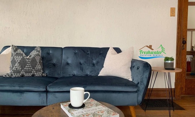 Manistique Casa | Terrace House: Autumn Colors and Cozy Vibes