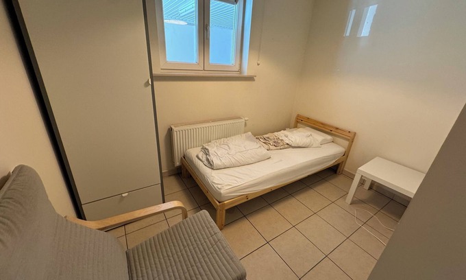 Zelzate Apartamento | Terrific 4-bedroom apartment in Zelzate