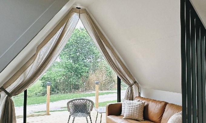 Harrison Cabina | The A-Frame, hot tub, patio, glamping luxury, WiFi, Heat/AC, access to pool