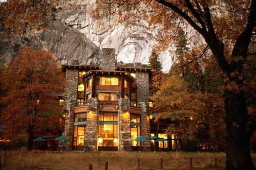 Yosemite Village Hotel | The Ahwahnee