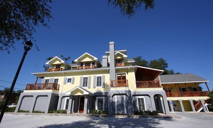 Gulfport Hotel | The Almanett Hotel