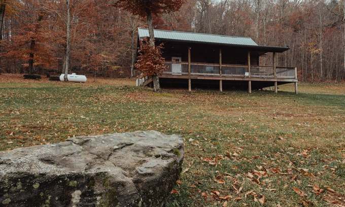 Hallsville Cabina | The Ashton - Cozy, classic, pet-friendly, three bed cabin in Hocking Hills!