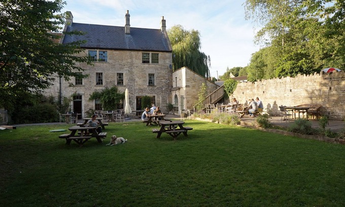 Bradford-on-Avon Hotel | The Barge Inn