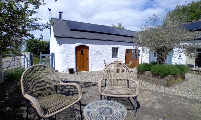 Pembroke Casa | The Barn, Square Island. Peaceful and pet friendly.