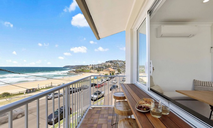 Curl Curl Casa | The Beach Front House@Curl Curl