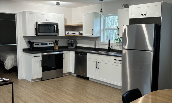 Victoria Junction Casa | “The Beagle” - Entire House Near Airport & CBU