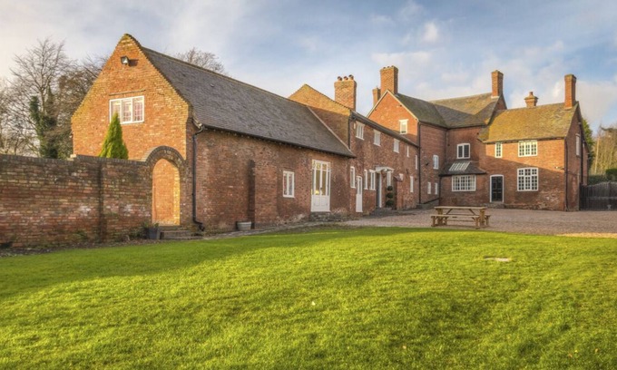 Swadlincote Villa | The Bellflower - Ocho Habitaciones Villa, Capacidad 20