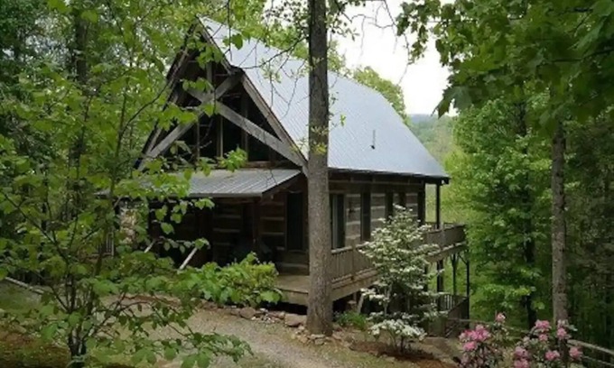 Waynesville Cabina | The Bethel House at Hawthorn Haven