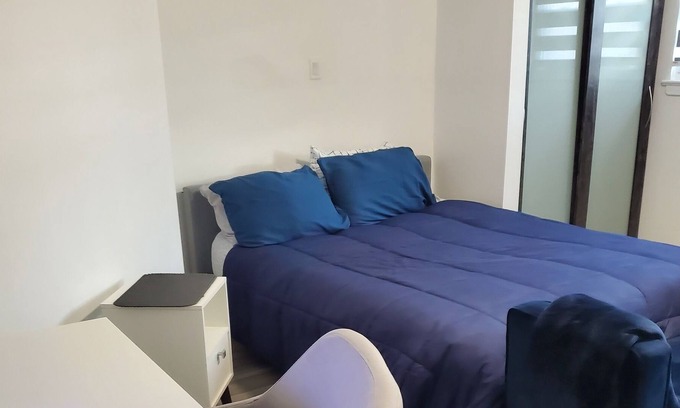 Amityville Casa | The Black & White House