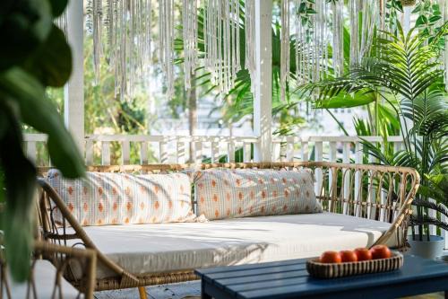 Downtown Orlando Casa | The Blue Bungalow - Peaceful, Porch, Hot Tub, Downtown