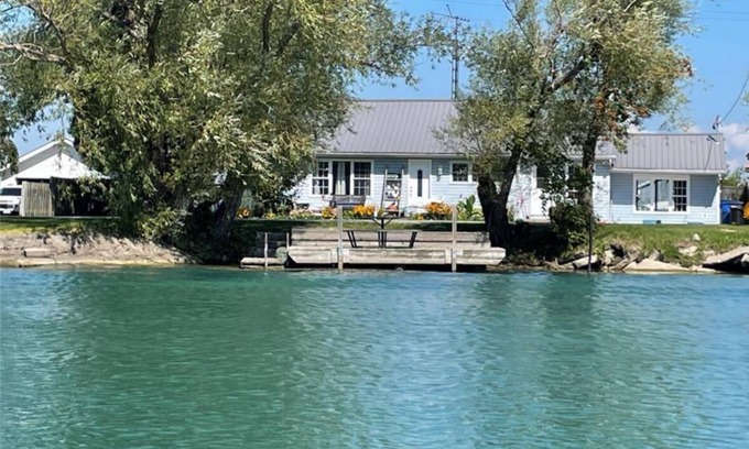 Mooretown Casa | The Bluewater House