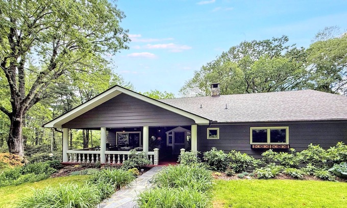 Highlands Casa | The Bodhi: Spacious 5-bedroom retreat in Highlands with wooded mountain views.