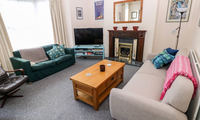 Mumbles Cabaña | THE BOOKSHELF, pet friendly, character holiday cottage in Mumbles