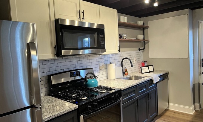 Dundalk Apartamento | The Buck: modern farmhouse style Dundalk apartment