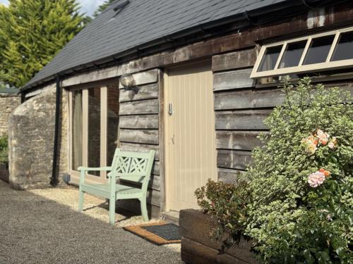Lechlade Casa | The Bullpen Cotswolds Farm Stay With Pool
