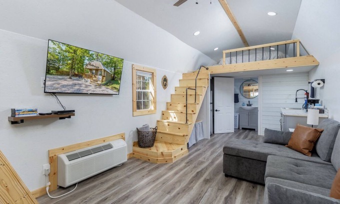 Lebanon Cabina | The Bunkhouse at Mineral Reserve