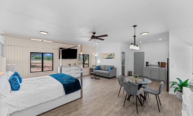 Sahuarita Casa | The Cabin at Sahuarita Village