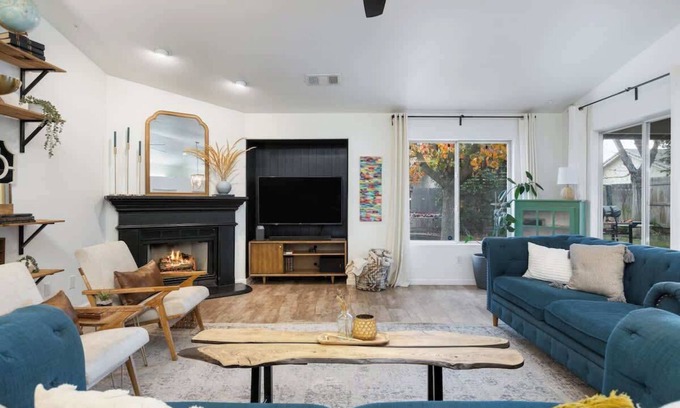 Visalia Casa | The California Dream | Family-Friendly w/ Pool