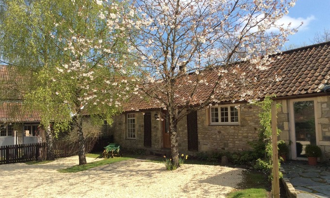 Hinton Cabaña | Se admiten perros en la cabaña Cotswold con gran jardín privado Cerca de Bristol y Bath.