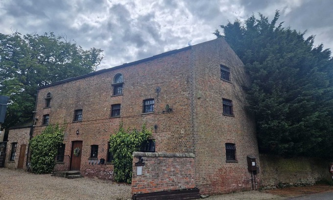 Bilbrough Casa | The Carriage House. Sleeps 30. York 5m.