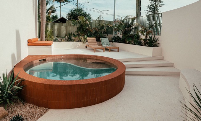 Palm Beach Hotel | The Cheshire Cat Motel