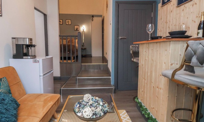 Chester Cabaña | The Cloud Apartment 1