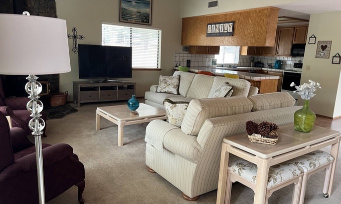 Groveland Casa | The Club House @ Pine Mountain Lake/ Yosemite