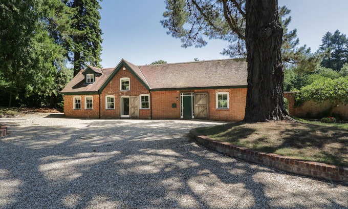 New Forest District Cabaña | THE COACH HOUSE, family friendly, with open fire in Fordingbridge