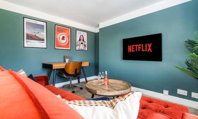 Little Sutton Apartamento | The Coach House, 3 bed apartment with free off-street parking in Ellesmere Port