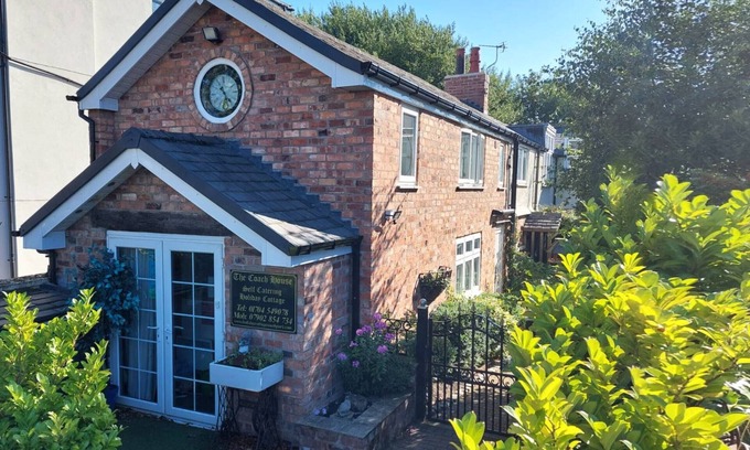 Southport Cabaña | The Coach House Holiday Cottage in Southport