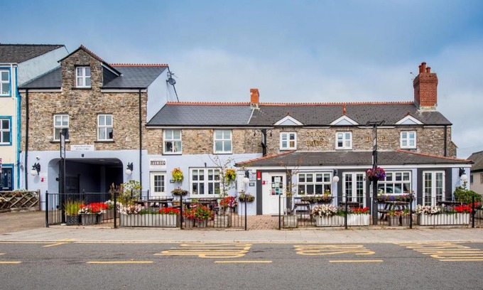 Pembroke Casa | The Coach House Hotel