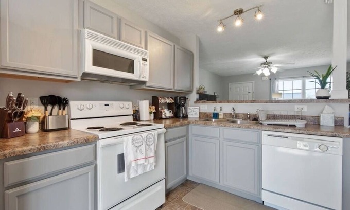 Spring Hill Casa | The Cobblestone Cottage