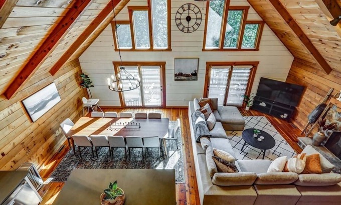 Columbia Cabina | The Columbia Lodge - Family getaway close to home