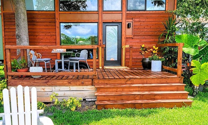 Northwest Orlando Casa | The Lake House: pintoresca casa pequeña llena de encanto.