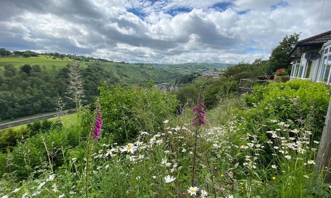 Abertillery Casa | The Crest Hillside Retreat With Hot Tub