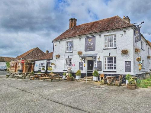 Axford Hotel | The Crown Aldbourne