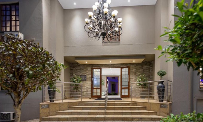 Nelspruit Hotel | The Cycad Lodge & Chalets